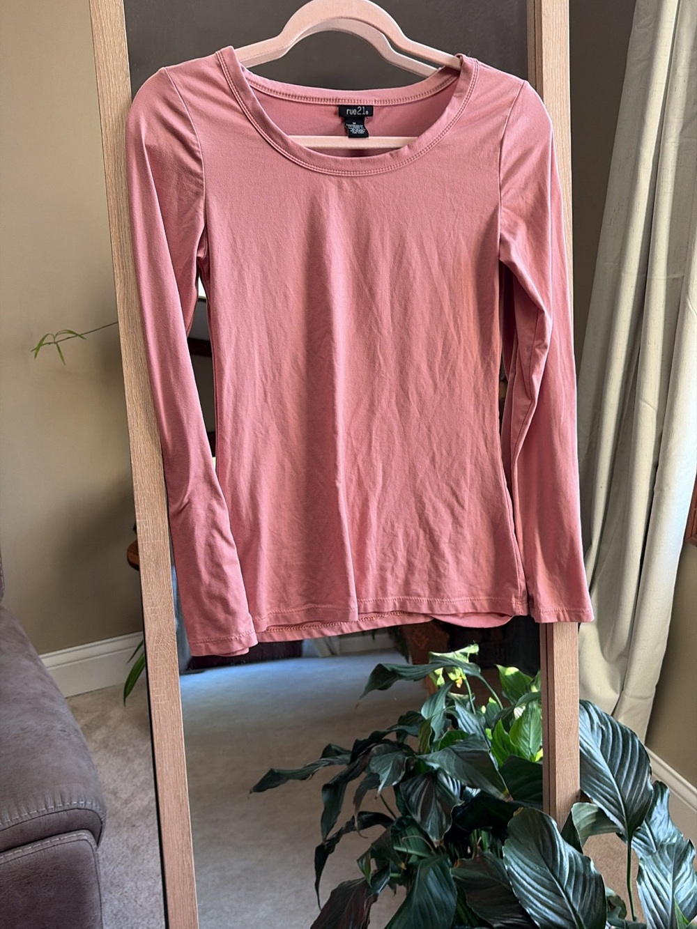 Rue21 Long Sleeve Crewneck Top in Dusty Rose Pink